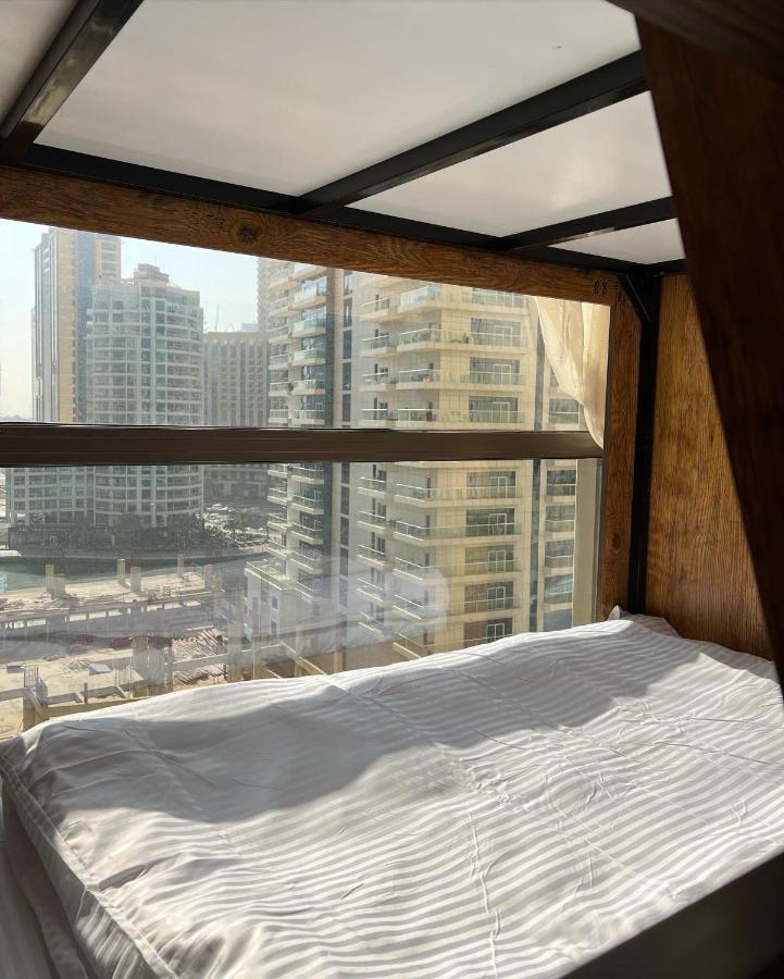 Lunar Hostel Plus Dubai Bagian luar foto