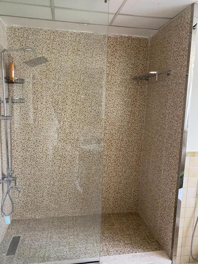 Lunar Hostel Plus Dubai Bagian luar foto