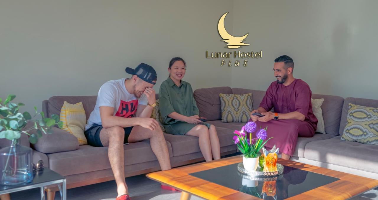 Lunar Hostel Plus Dubai Bagian luar foto
