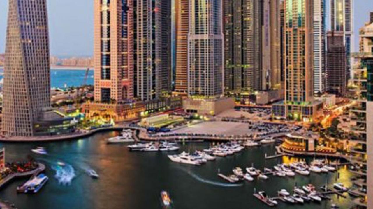 Lunar Hostel Plus Dubai Bagian luar foto