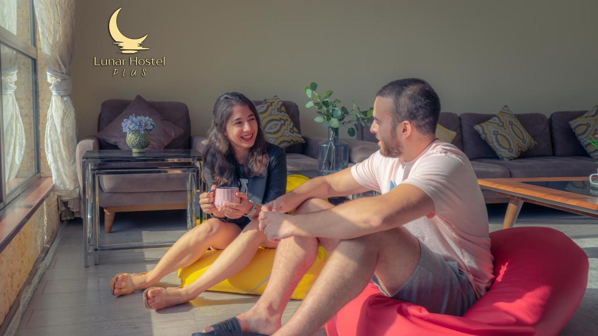 Lunar Hostel Plus Dubai Bagian luar foto