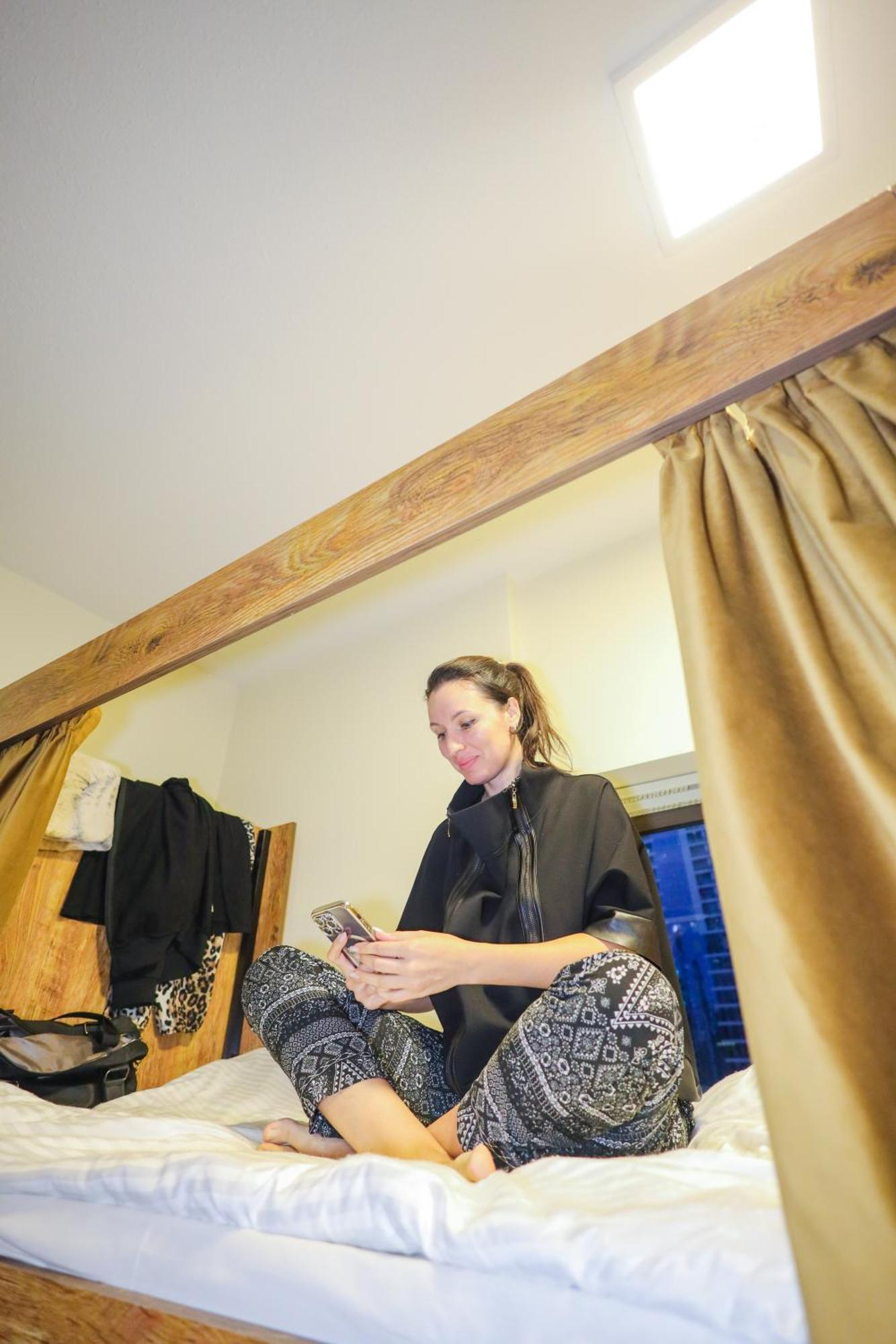 Lunar Hostel Plus Dubai Bagian luar foto